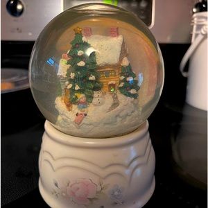 Pfalzgraff musical snowglobe